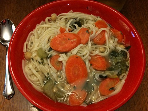 chickpea noodle soup close 4-001